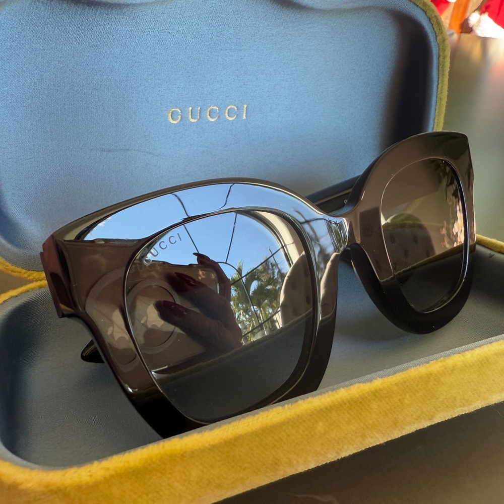 Gucci Black Cat-Eye Sunglasses with Gold GG Accents - Picture 3 of 11